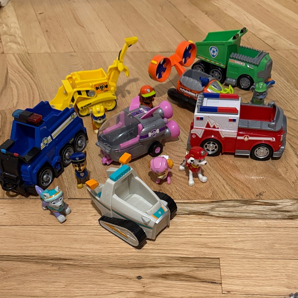 Paw Patrol Figurine & Rescue Vehicle Toy Set